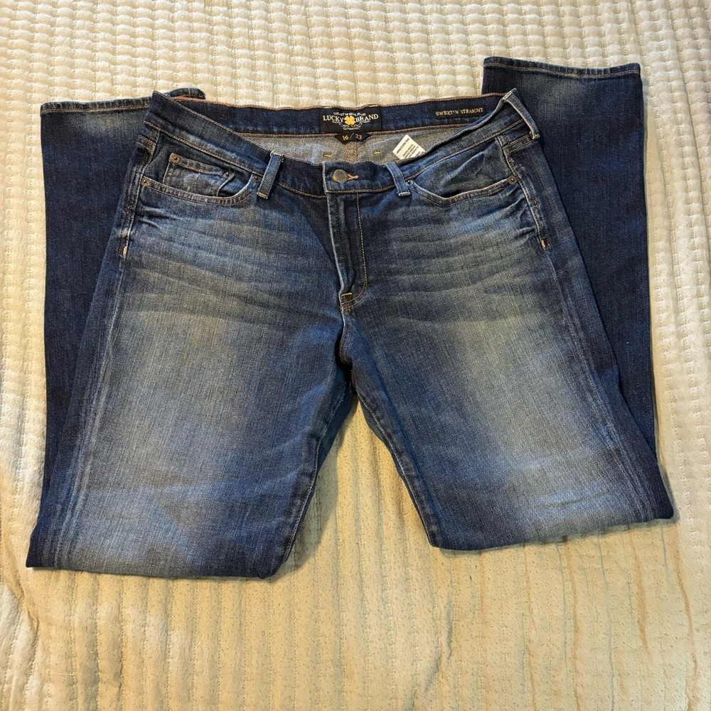 Lucky Brand (Sweet’N Straight) Straight Leg Jeans in Size 16/33